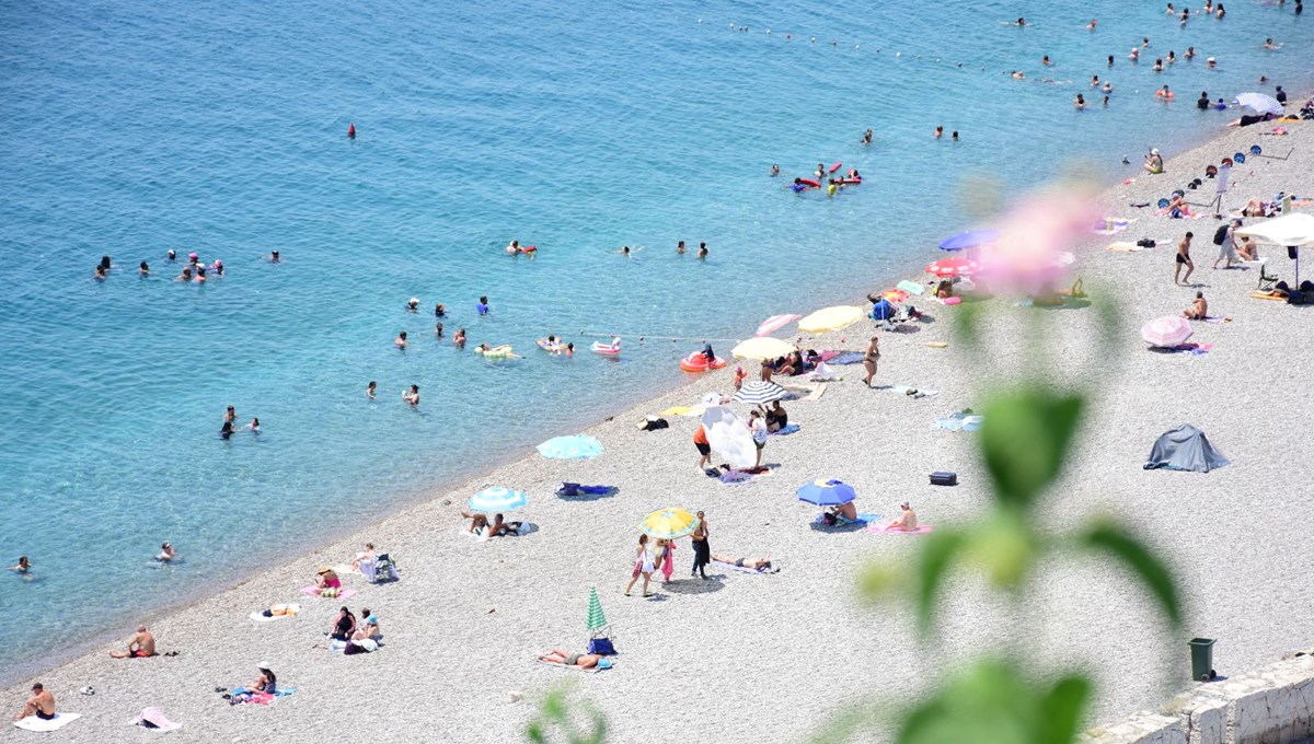 Hava sıcaklığı 42 derece ölçüldü! Kavurucu sıcaktan bunalan soluğu orada aldı