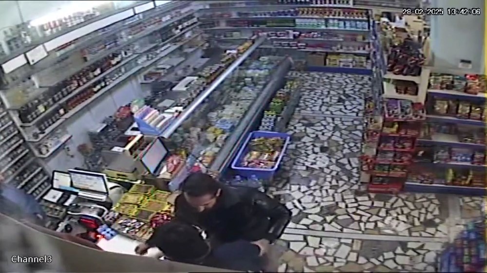 Cezaevi Kaçağı Markette Kabus Estirdi: Bıçak ve Mermerle Terör! 74 vBytCodZvku1lB55WkWFVw