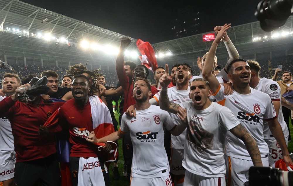 Süper Lig'de 2022-2023 sezonu şampiyonu Galatasaray - 39