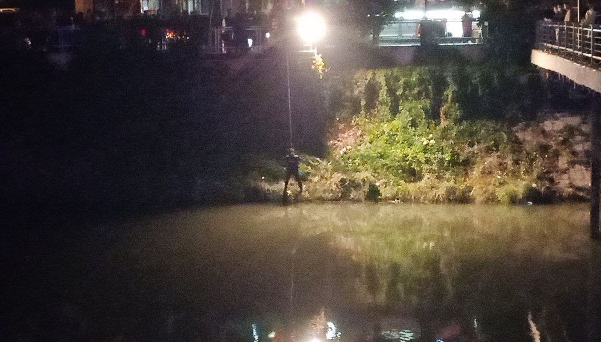 Hatay'da nehre atlayan 3 arkadaştan biri boğuldu