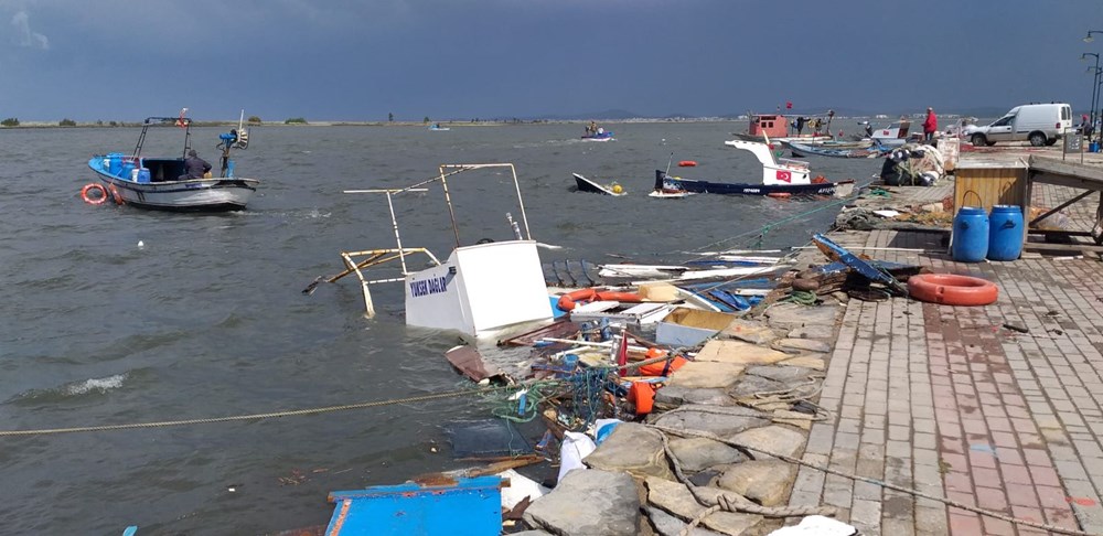 Balıkesir Ayvalık'ta fırtına: 30 tekne battı - 10