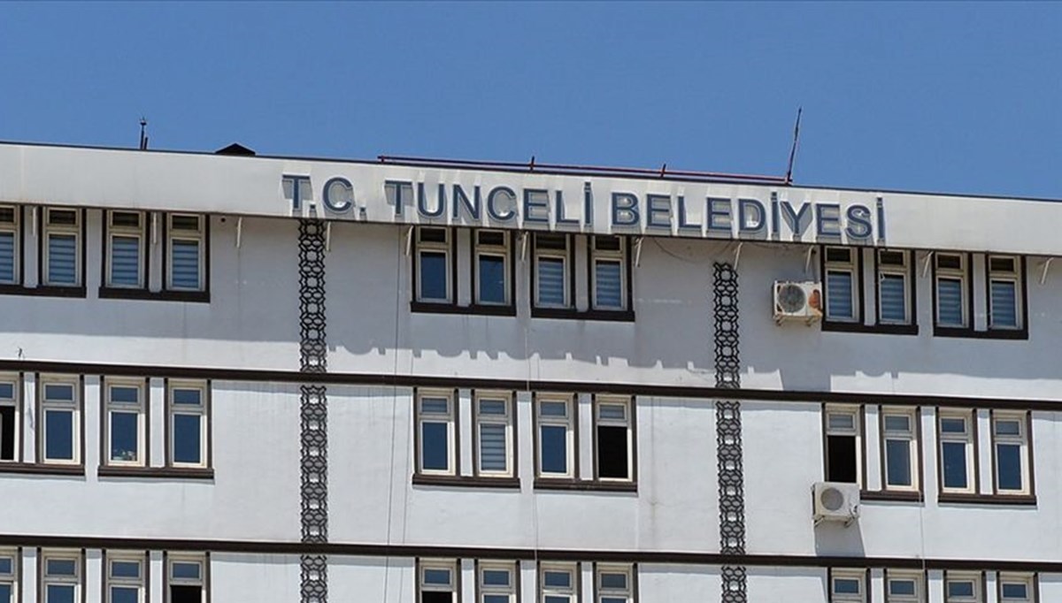 İçişleri Bakanlığı duyurdu: Tunceli ve Ovacık Belediye Başkanları görevden uzaklaştırıldı İçişleri Bakanlığı duyurdu: Tunceli ve Ovacık Belediye Başkanları görevden uzaklaştırıldı