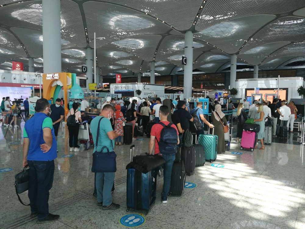 İstanbul'un havalimanlarında bayram dönüşü yoğunluğu: Pandemi döneminin rekoru bekleniyor - 3