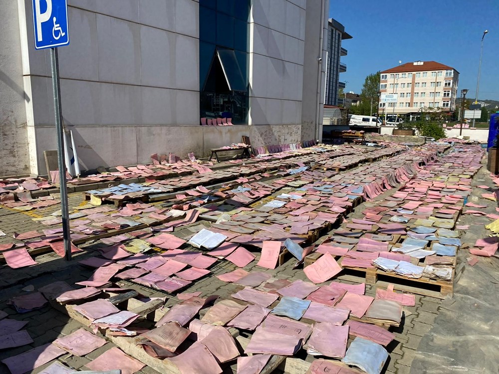Bartın'da sel sonrası 70 bin evrakı sererek kurutma - 9