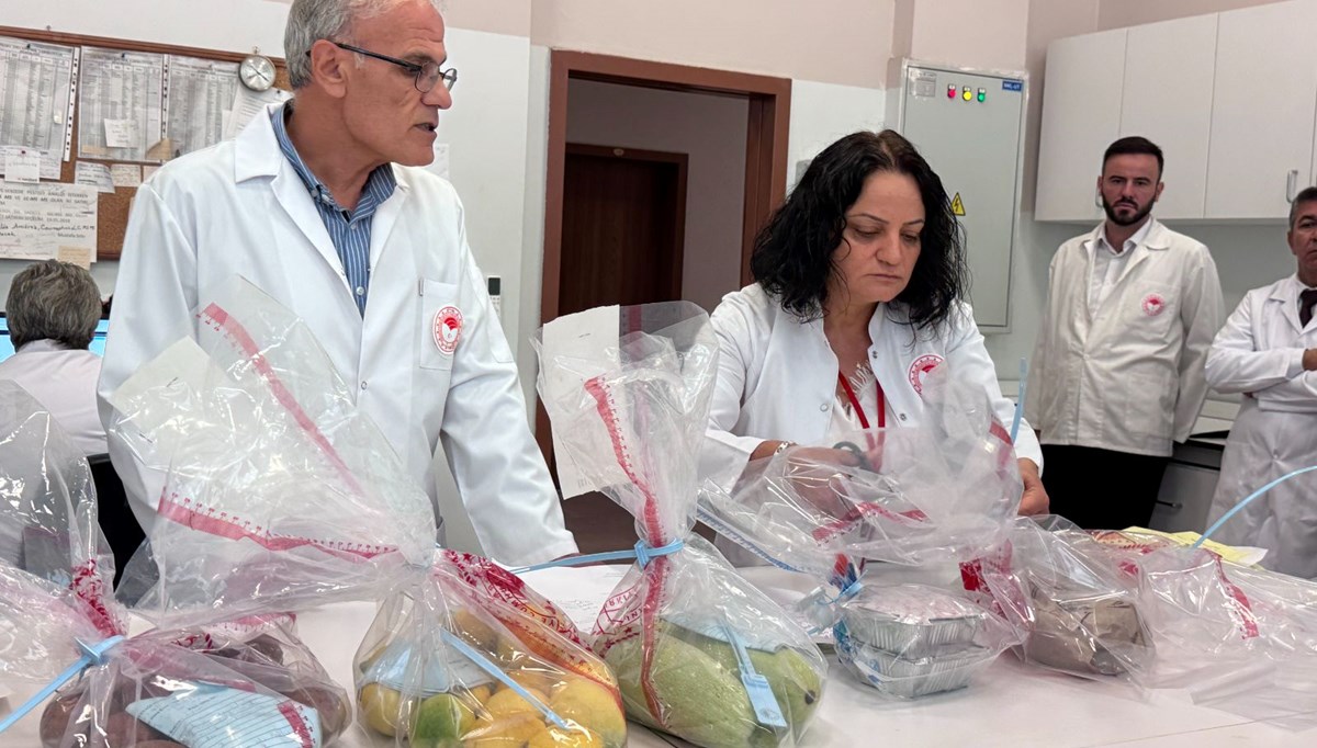 Domuz eti, tağşiş zeytinyağ, sahte bal.... İfşa edilen gıdalar burada inceleniyor! Ankara Gıda Laboratuvarı kapılarını basına açtı Domuz eti, tağşiş zeytinyağ, sahte bal.... İfşa edilen gıdalar burada inceleniyor! Ankara Gıda Laboratuvarı kapılarını basına açtı