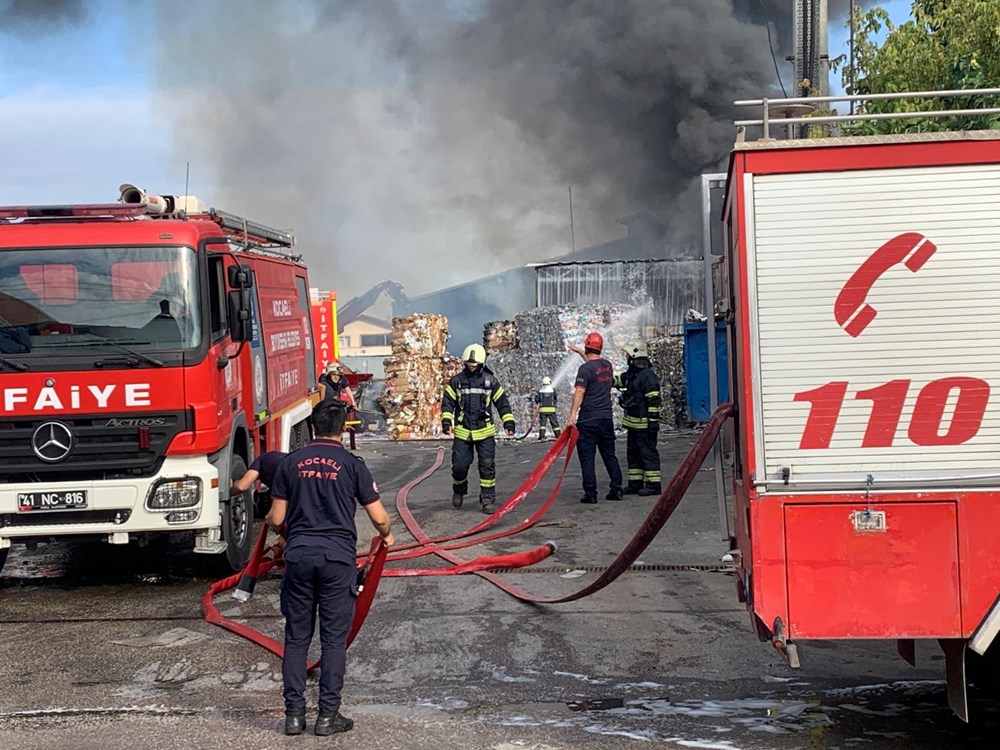 Kocaeli'de geri dönüşüm tesisinde yangın - 1
