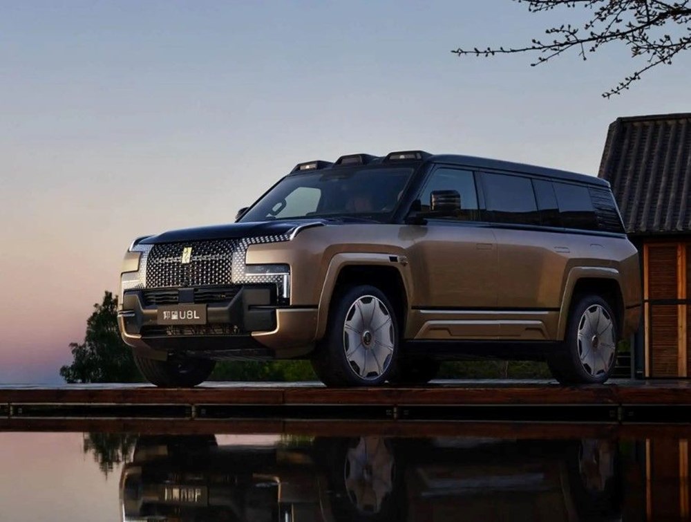 BYD'den Çin tankı... 24 ayar altından amblemi var... Fiyatı belli oldu - 5