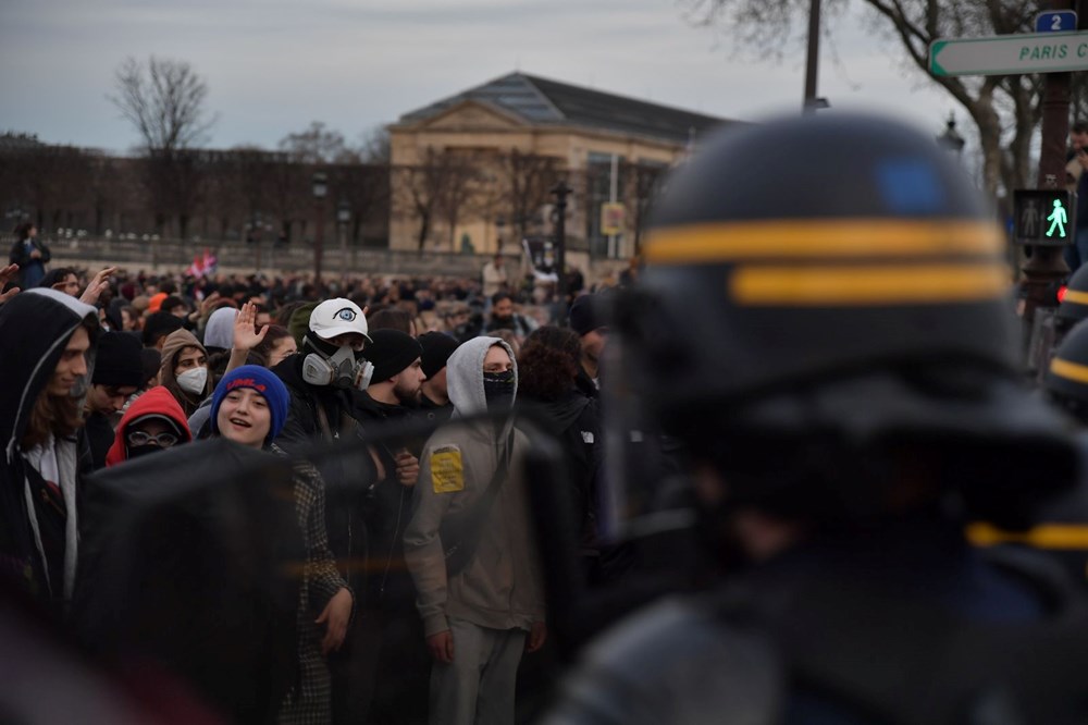 Fransa'da 'mezarda emeklilik' isyanı: Paris'te 120 gözaltı - 17