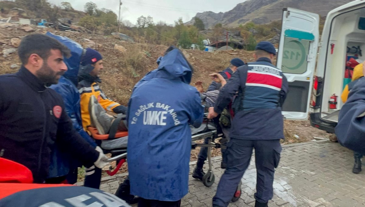 Kayalıklarda yaşam mücadelesi | Ayağı kırıldı, eli yandı; 19 saat sonra kurtarıldı Kayalıklarda yaşam mücadelesi | Ayağı kırıldı, eli yandı; 19 saat sonra kurtarıldı
