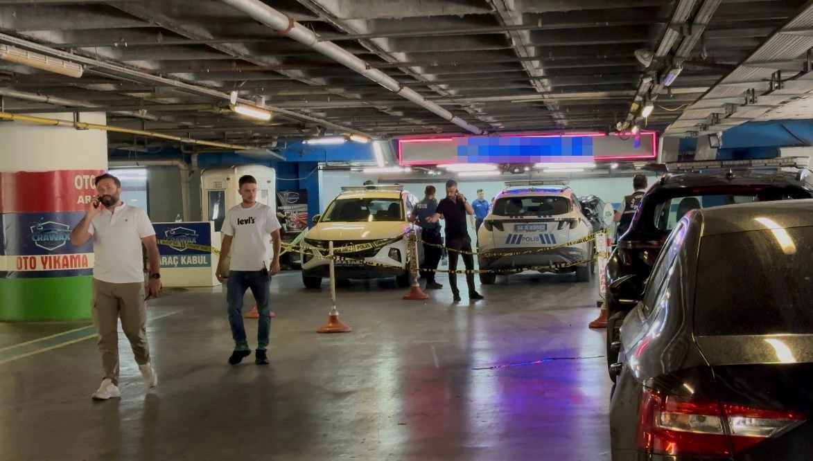 İstanbul'da AVM'de kurşun sesleri: Maskeli saldırgan otoparkta ateş açtı