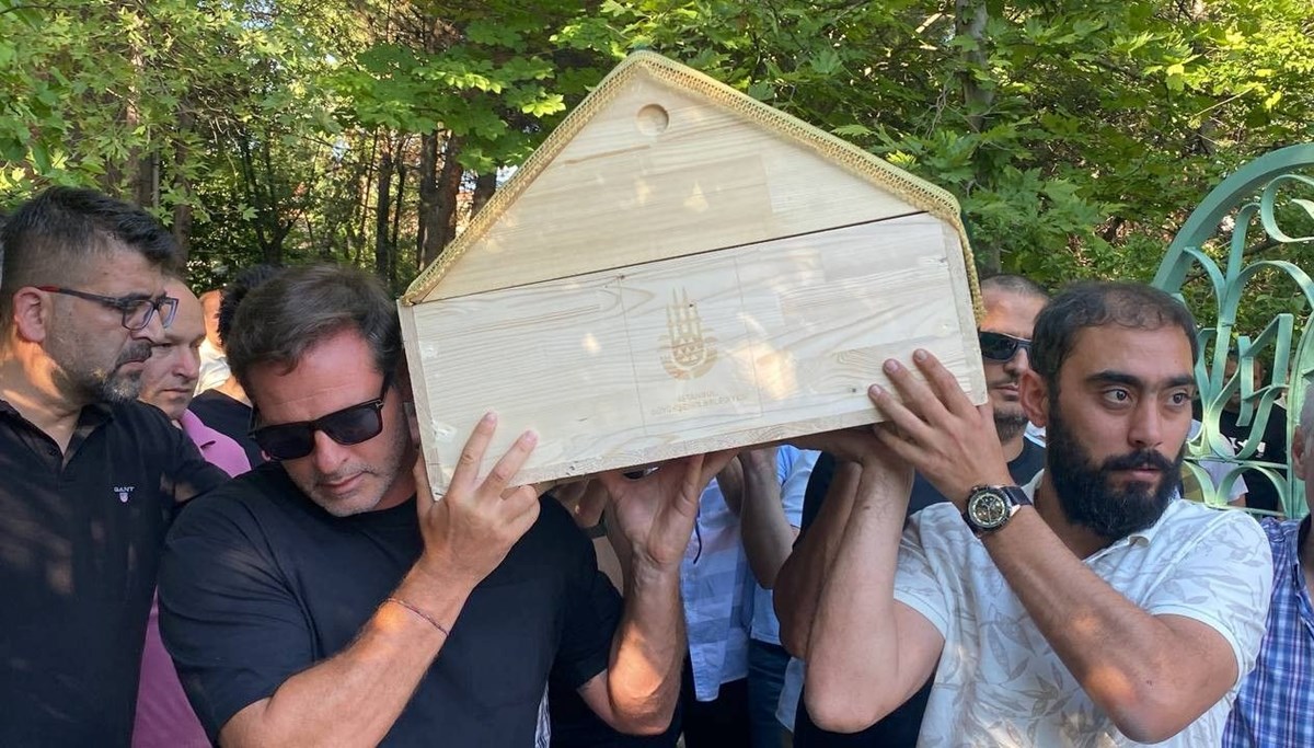 Oyuncu Nihat Altınkaya’dan babaya son görev