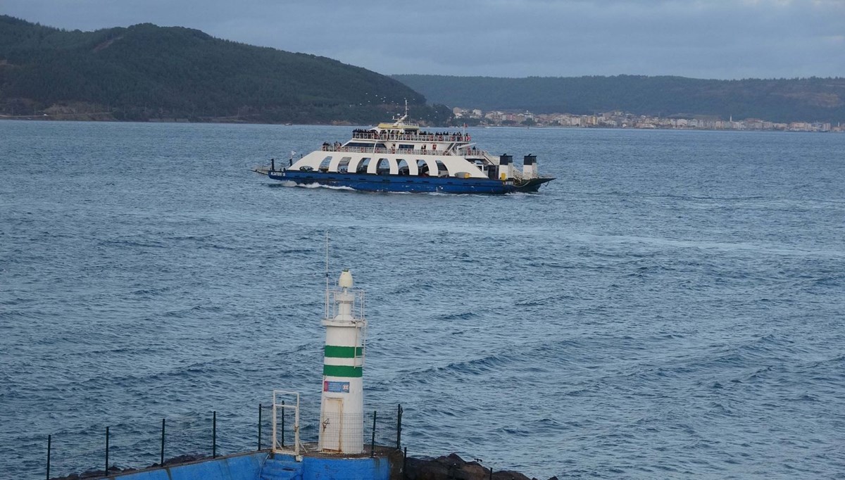 Bozcaada feribot seferlerine fırtına engeli