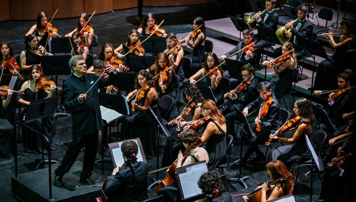 Türkiye Gençlik Filarmoni Orkestrası'nın turnesi Atatürk Kültür Merkezi’nde başladı