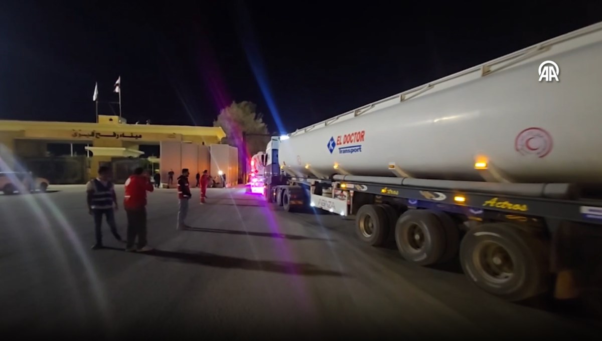 Gazze’ye yardım taşıyan TIR'lar Refah Sınır Kapısı’ndan geçmeye başladı