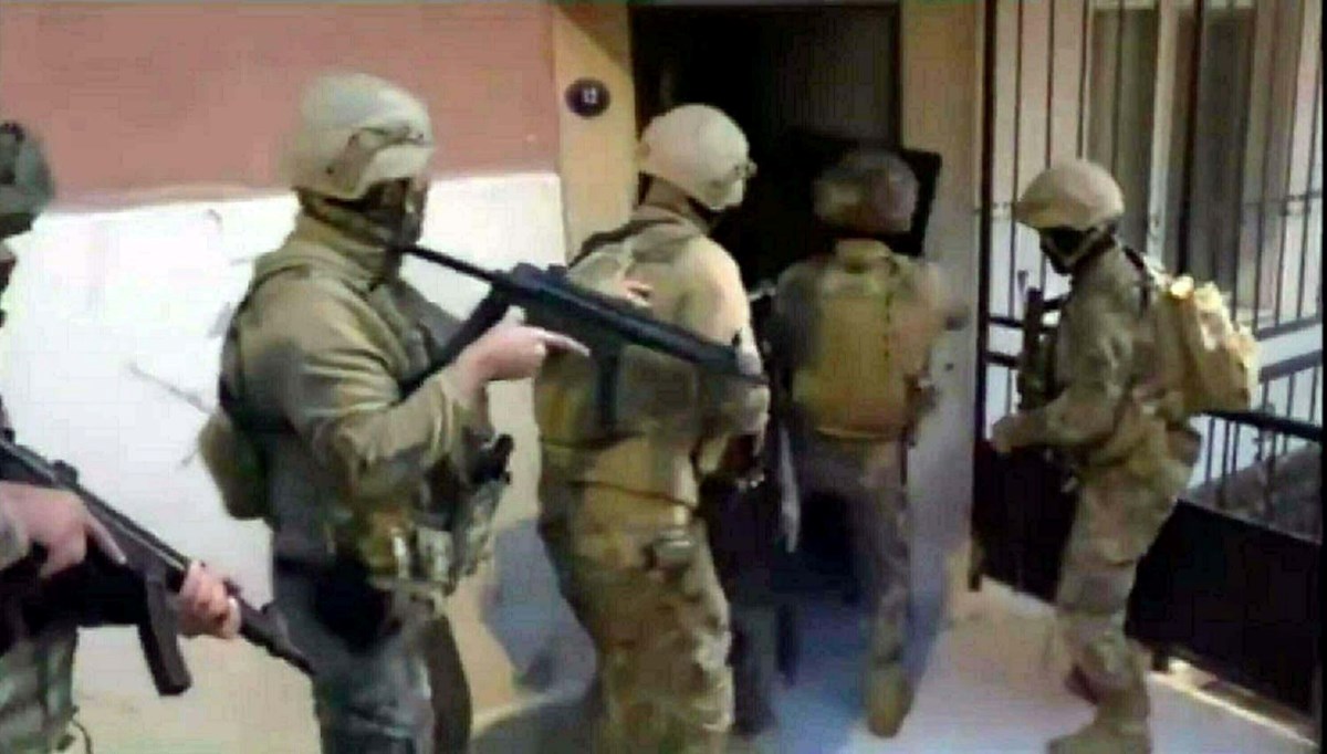 İzmir merkezli 3 ilde DAEŞ operasyonu: 3 gözaltı İzmir merkezli 3 ilde DAEŞ operasyonu: 3 gözaltı
