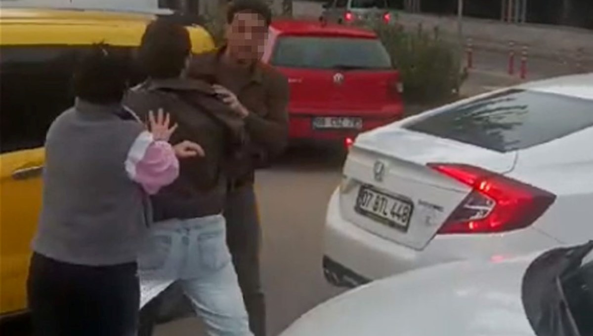 Kadınla tartışanları uyardı, saldırıya uğradı! Kadınla tartışanları uyardı, saldırıya uğradı!