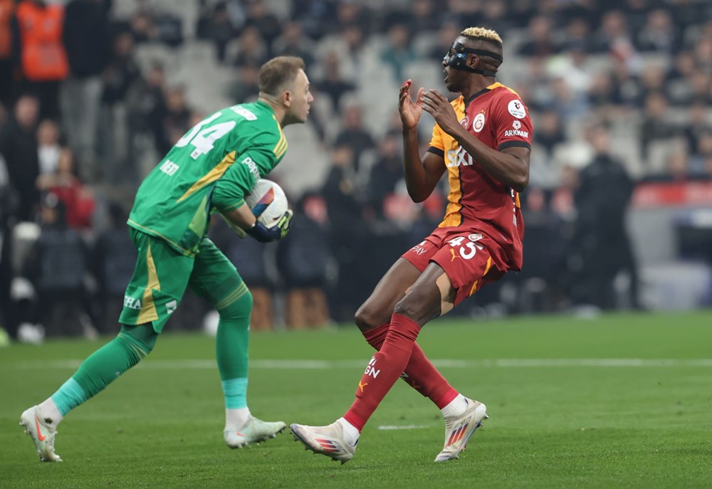 Canlı Anlatım: Beşiktaş - Galatasaray derbisi başladı - 8