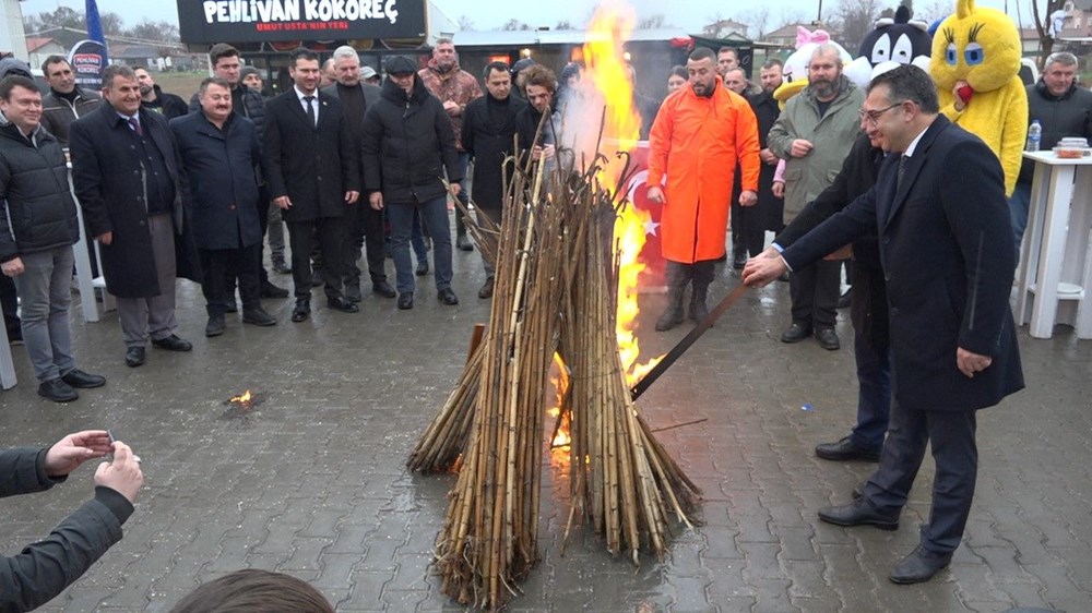 Kırklareli'nde Koleda gecesi: Korkunç kıyafetler giyip vatandaşları korkuttular - 4