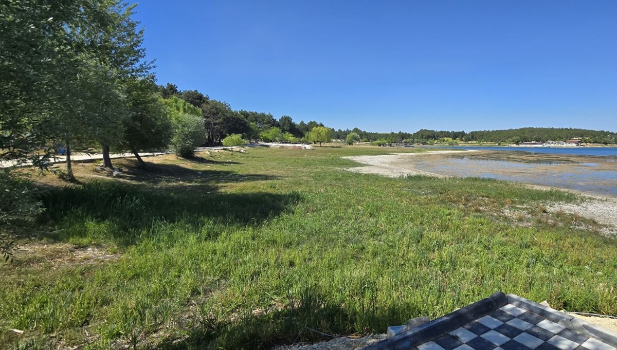 Piknik ve yürüyüş notasında korkutan görüntü: Sular 50 metre çekildi