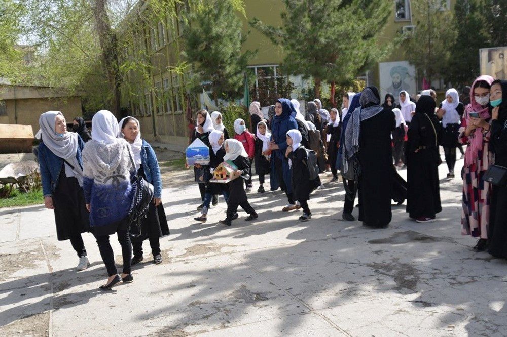Taliban kızlara okulları birkaç saatliğine açıp tekrar kapattı - 9
