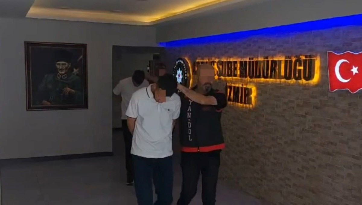 Kendilerini polis ve savcı olarak tanıtıp dolandırdılar! Kendilerini polis ve savcı olarak tanıtıp dolandırdılar!