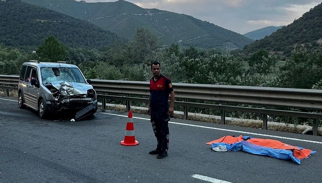 Bilecik'te motosikletle hafif ticari aracın çarpıştığı kazada 1 kişi öldü