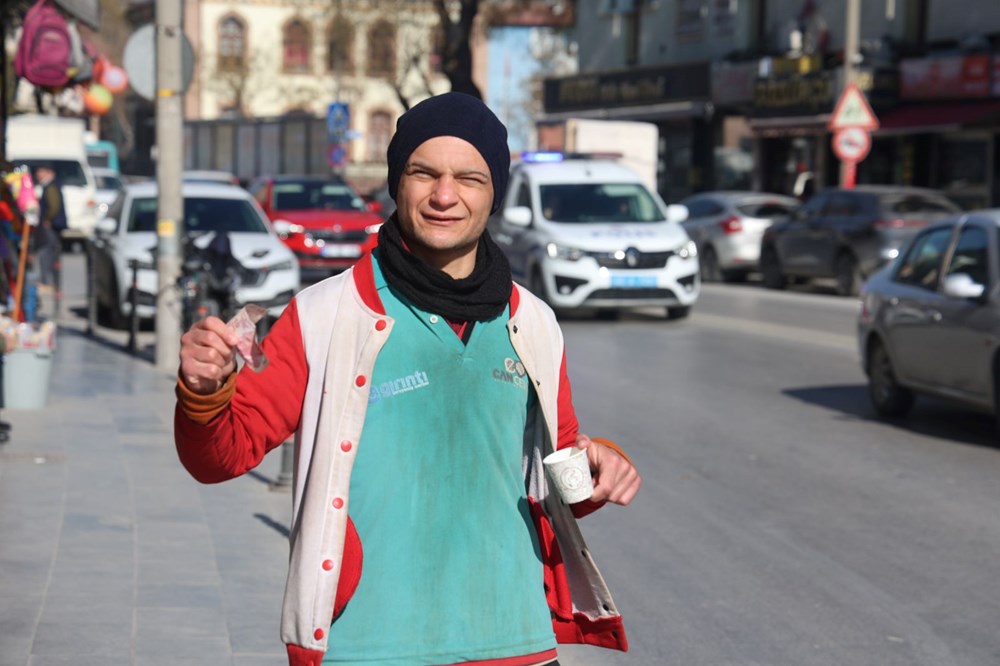Dilenci sırrını açıkladı: İşimi severek yapıyorum