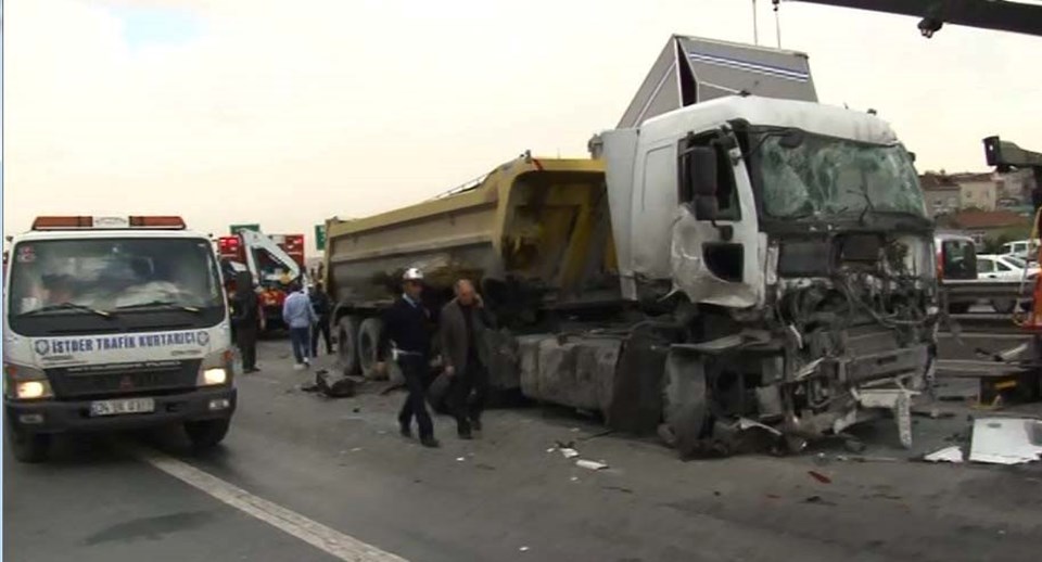 TEM'de zincirleme kaza: 1 kişi öldü, yol trafiğe kapandı - 2