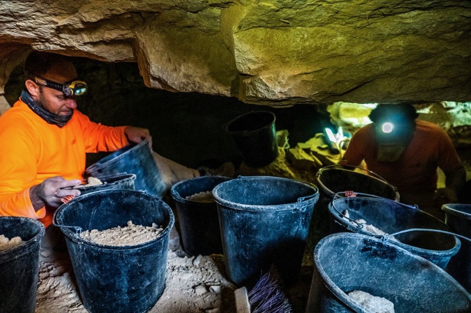 İsrail’deki “korku mağarası”nda 6 bin yıllık çocuk iskeleti bulundu - 1