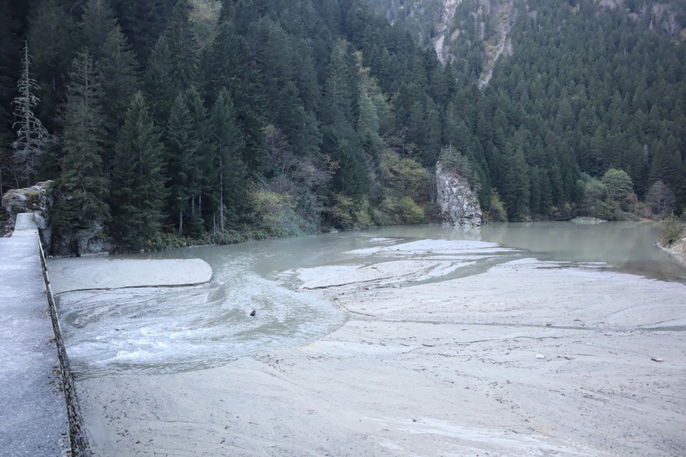 Uzungöl çamurgöl olacak | 35 metre olan su seviyesi 4 metreye düştü - 3