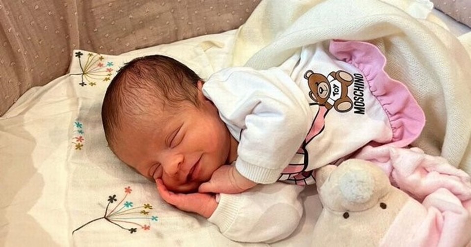 Cristiano Ronaldo'nun bebeğinin ismi belli oldu: Bella Esmerelda - 1