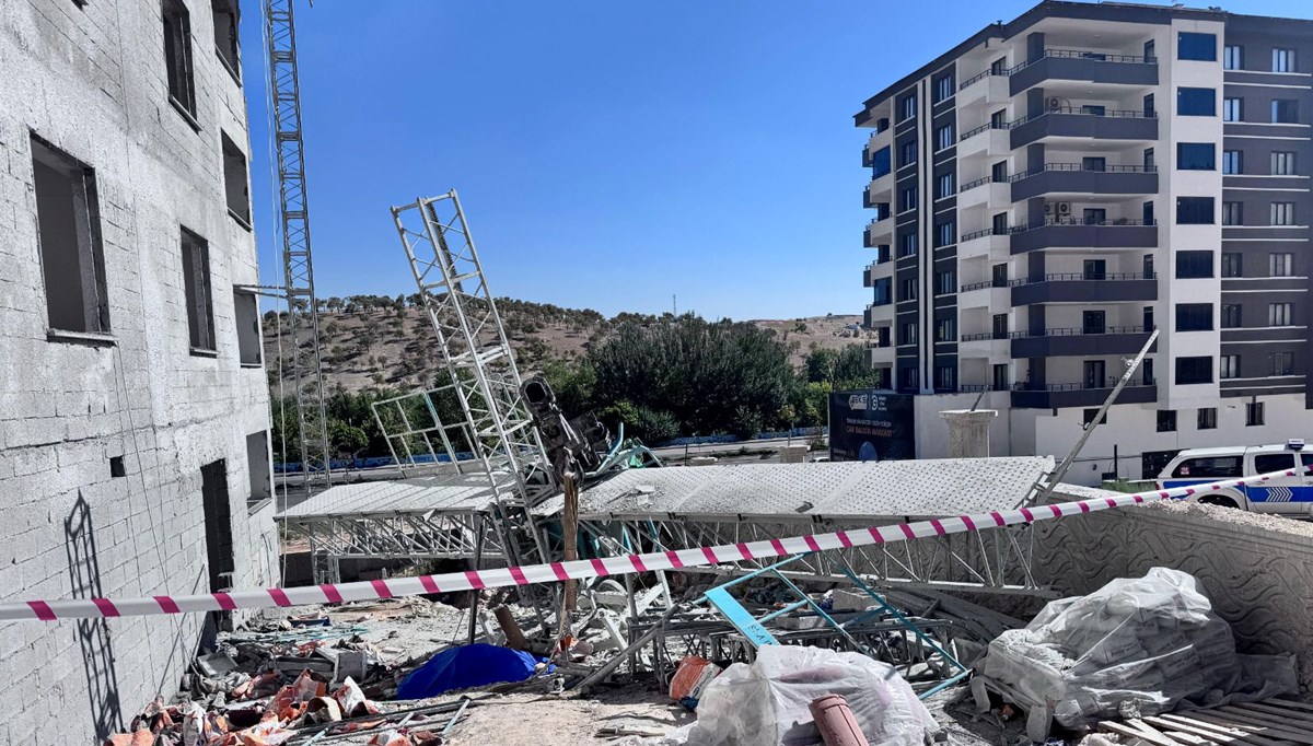 Gaziantep'te üzerine vinç düşen işçi hayatını kaybetti Gaziantep'te üzerine vinç düşen işçi hayatını kaybetti