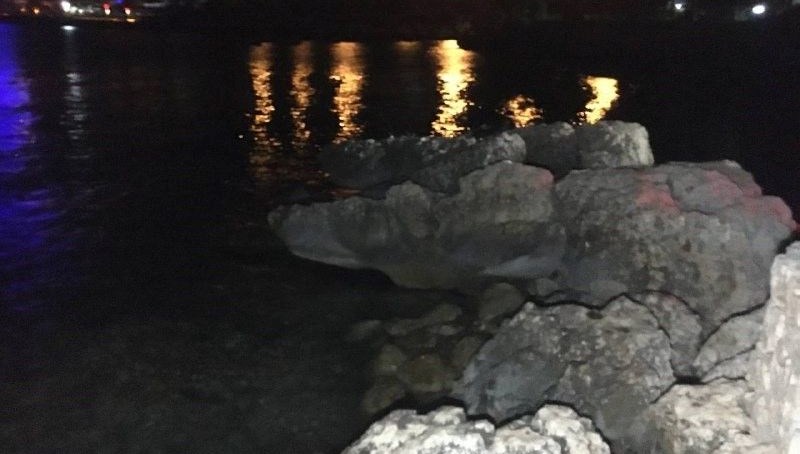 Balık tutarken kayalıklardan düşüp öldü