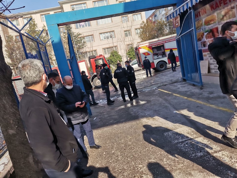 Ankara'da hastanede yangın paniği - 1