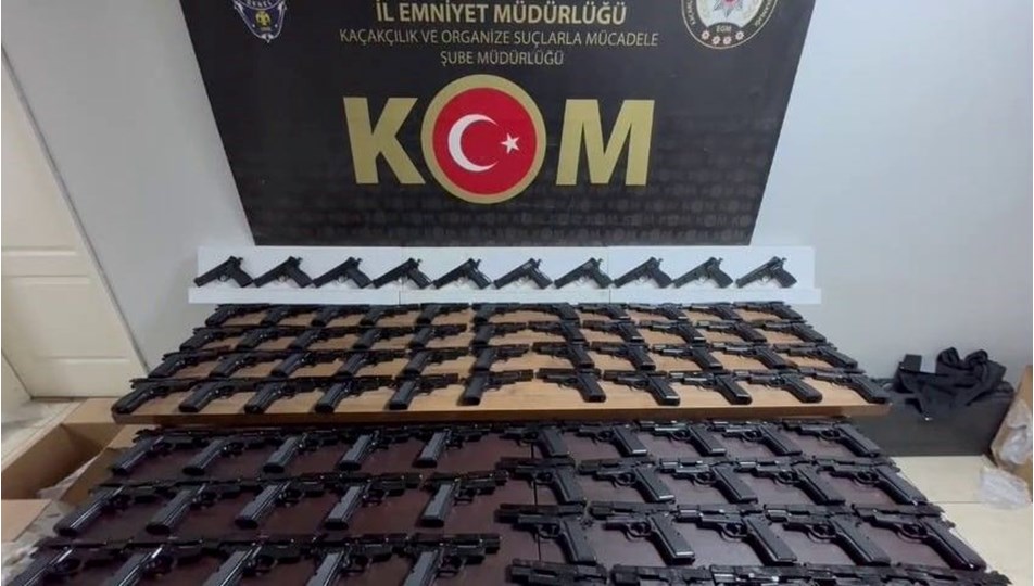 Sakarya'da kaçakçılık operasyonu: Piyasa değeri 5 milyon TL olan silah yakalandı