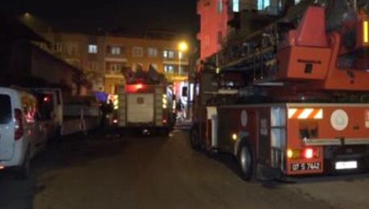 Antalya'da korkutan ev yangını Antalya'da korkutan ev yangını
