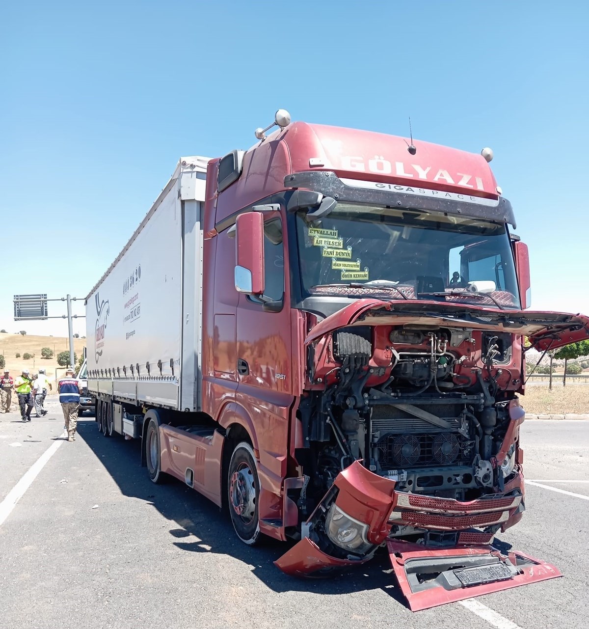 Mardin'de TIR ile otomobil çarpıştı: 6 yaralı