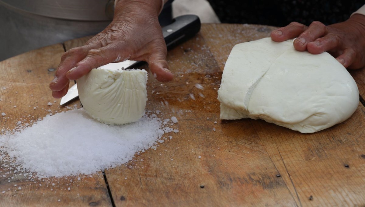 Tescilli Erzincan tulum peynirinin yayladan sofraya yolculuğu