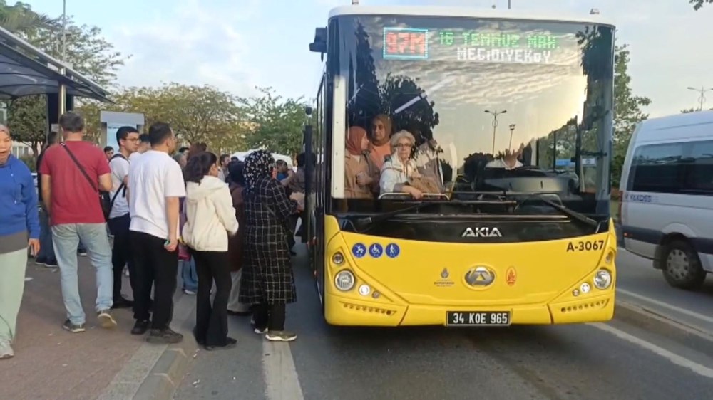 İstanbul'da halk otobüsleri kontak kapattı: Duraklarda yoğunluk oluştu 73 vRMjzotfWEqdercjCyWIvA
