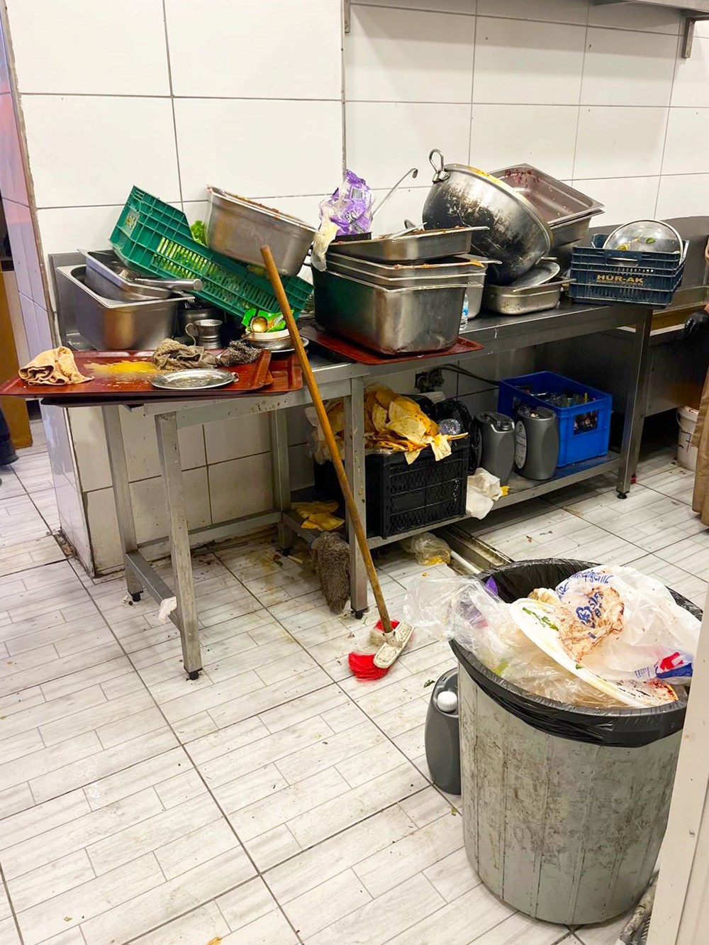 Antalya'daki restoranda mide bulandıran görüntüler: Süresiz mühürlendi - 4