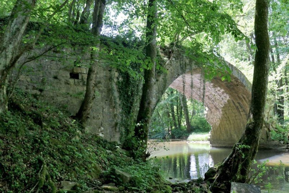 İki ülkeyi birleştiren Osmanlı köprüsü - 5