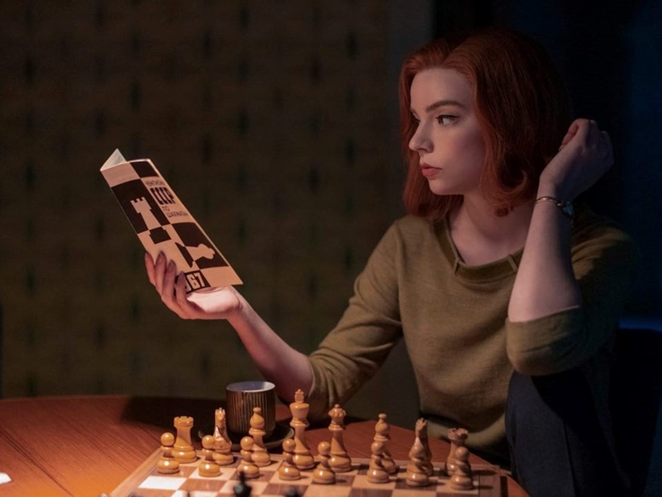 Altın Küre ödüllü The Queen's Gambit sahneye taşınıyor - 1