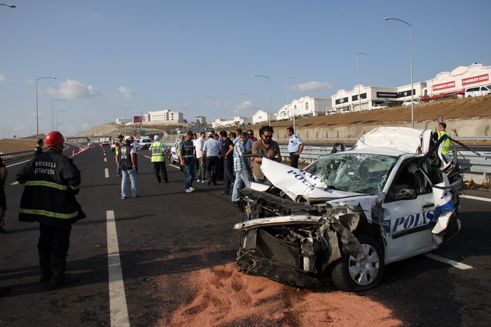 Osmangazi Köprüsü’nde kaza: 1 polis şehit oldu - 1