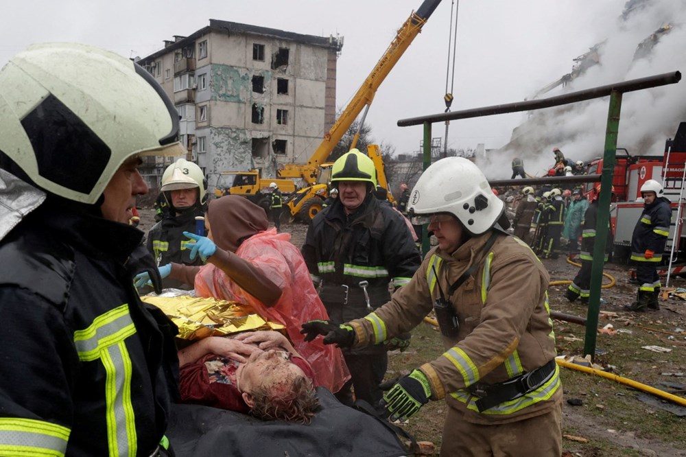 Savaşta şiddet dolu gün: Ukrayna bombaları yatılı okulu yerle bir etti, Rus saldırılarında15 kişi öldü - 6