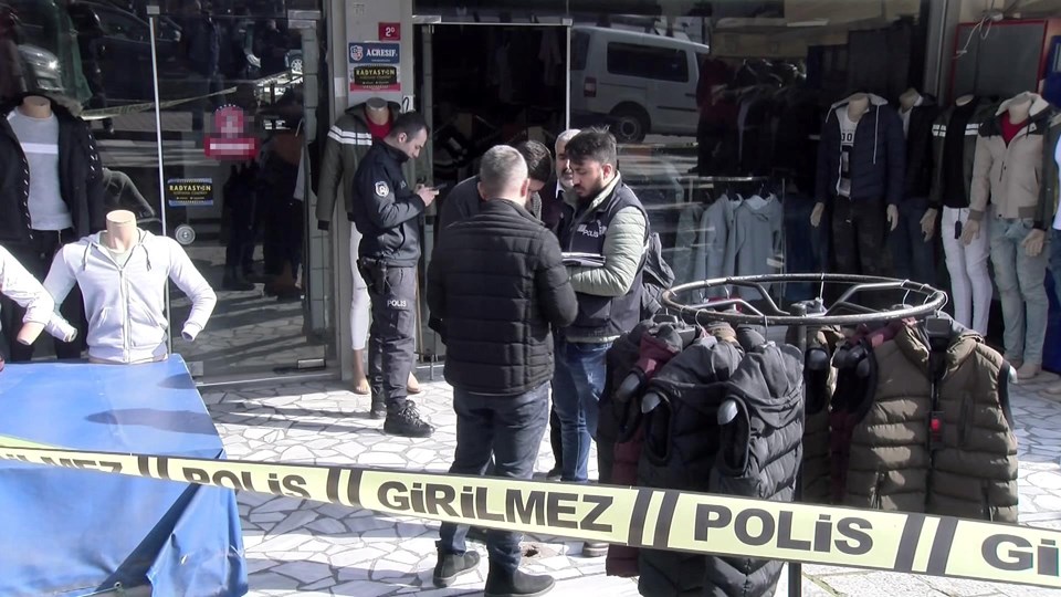 İstanbul'da iş insanının oğlu pantolon çalarken yakalandı - 1