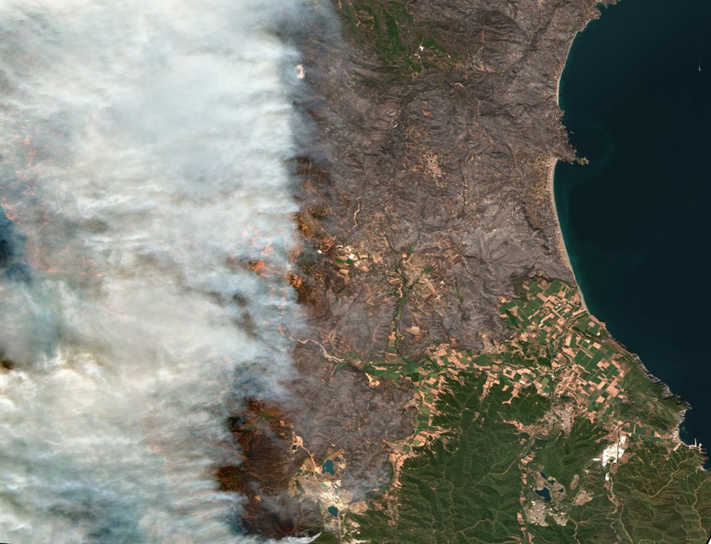 Yunanistan'da orman yangınlarıyla mücadele: Evia adasında onlarca ev ve iş yeri kül oldu - 5