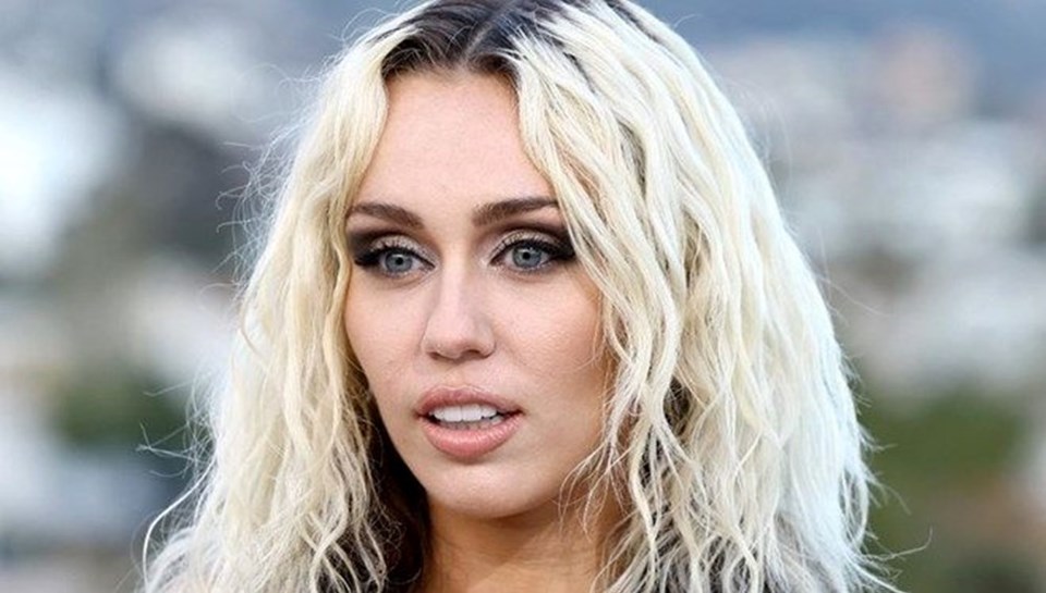 Miley Cyrus, "Flowers" şarkısı nedeniyle davalık oldu - 1