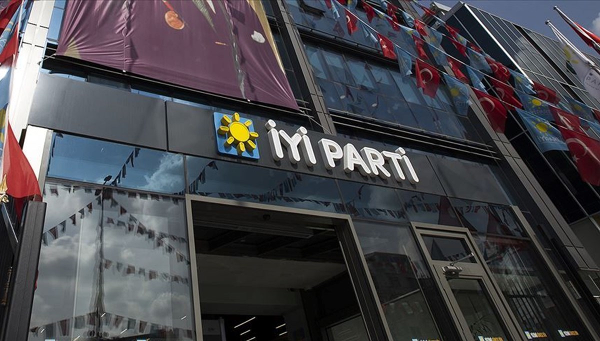 İYİ Parti'de üst düzey istifa