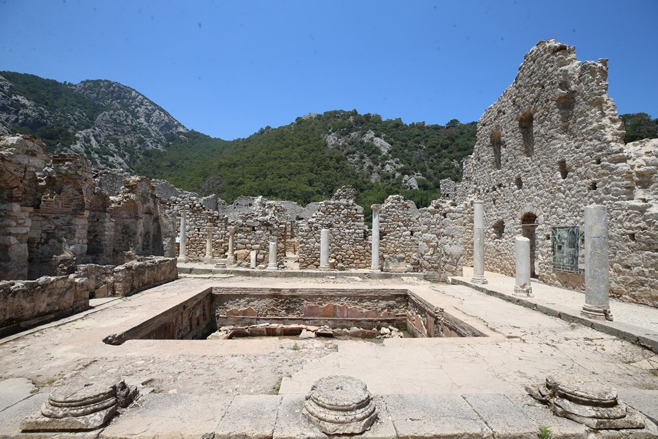 Olympos Antik Kenti'nde yeni mozaik alanları bulundu - 2