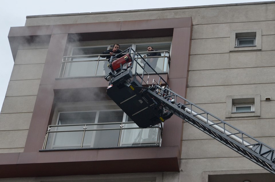 İstanbul'da rezidans yangını: 30 kişi tahliye edildi - 1